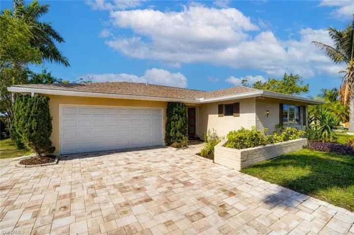 4818  Tahiti  LN, Naples, FL 34112