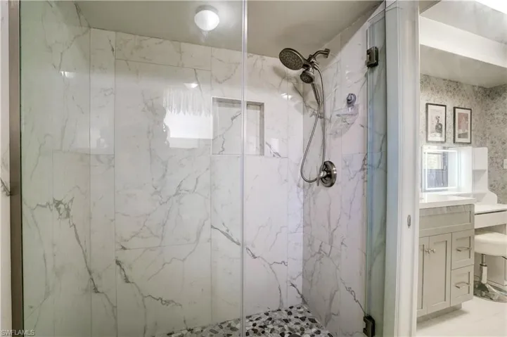 4818  Tahiti  LN, Naples, FL 34112