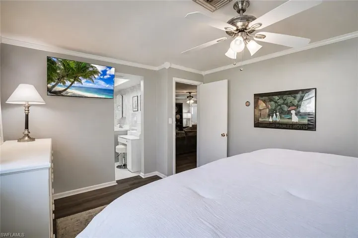 4818  Tahiti  LN, Naples, FL 34112