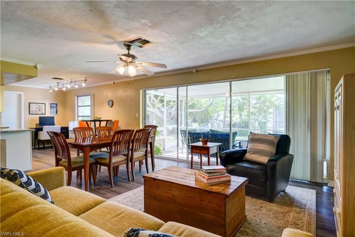 4818  Tahiti  LN, Naples, FL 34112