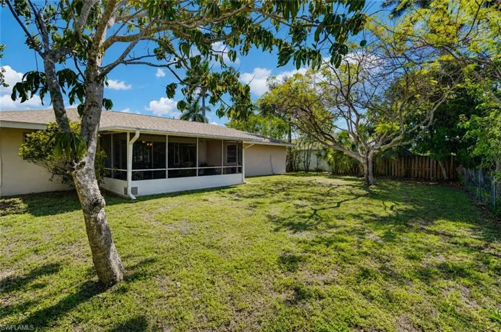 4818  Tahiti  LN, Naples, FL 34112