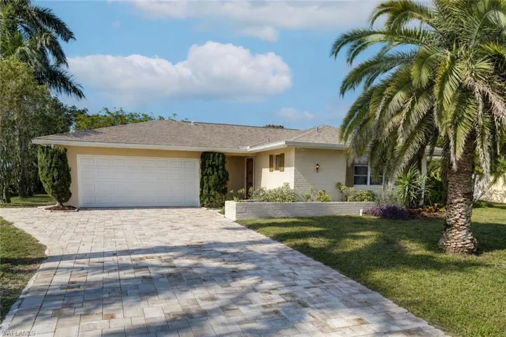 4818  Tahiti  LN, Naples, FL 34112