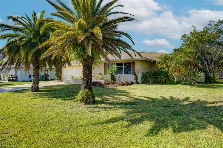 4818  Tahiti  LN, Naples, FL 34112