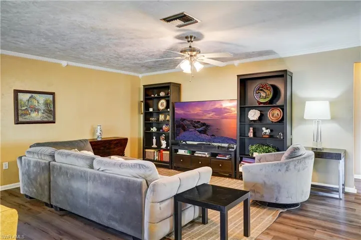 4818  Tahiti  LN, Naples, FL 34112