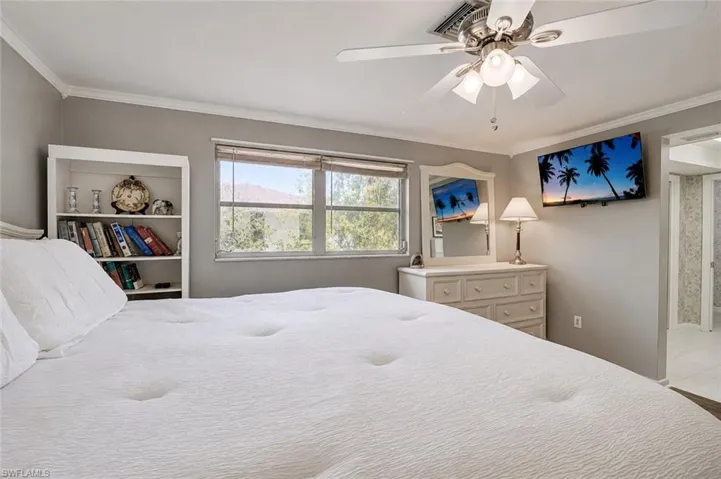 4818  Tahiti  LN, Naples, FL 34112