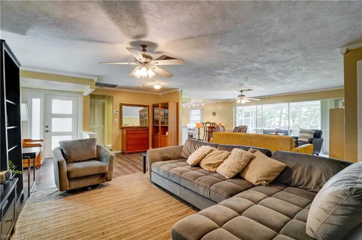 4818  Tahiti  LN, Naples, FL 34112