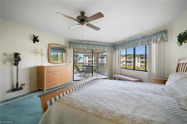 Lots of space and access to lanai.