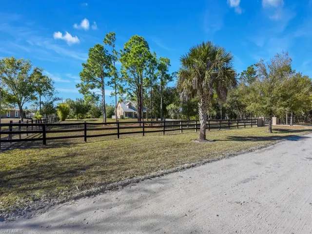 View of dirt / gravel road