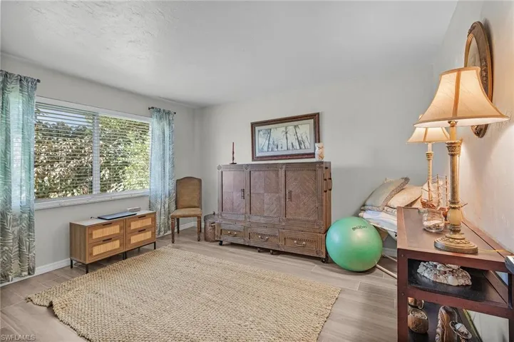 Second bedroom.