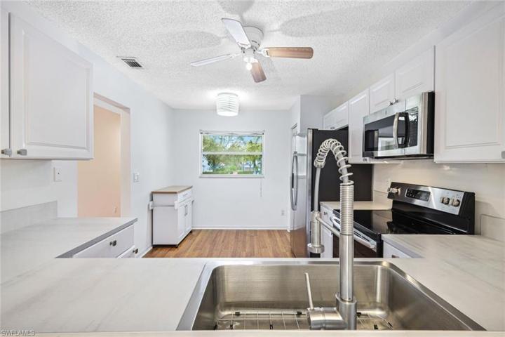 686 Squire CIR # 202, NAPLES FL 34104