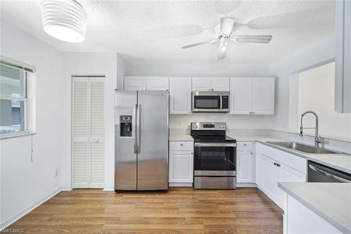 686 Squire CIR # 202, NAPLES FL 34104