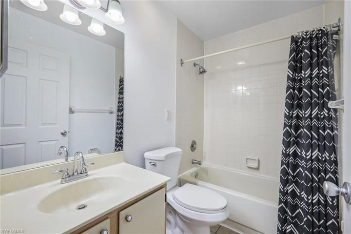 686 Squire CIR # 202, NAPLES FL 34104