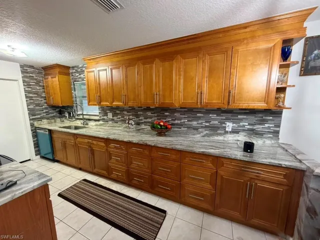 40 Ne 10th Ave, Cape Coral, Florida 33909