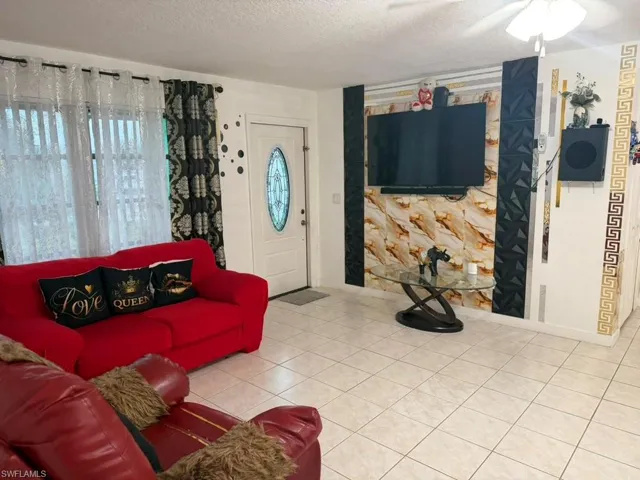 40 Ne 10th Ave, Cape Coral, Florida 33909