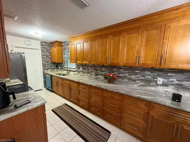 40 Ne 10th Ave, Cape Coral, Florida 33909