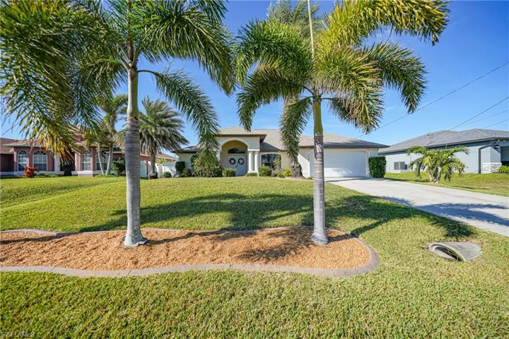 View of front of home featuring a front yard