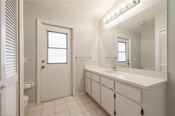 Guest bath/pool bath