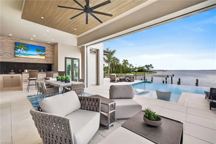 Outdoor Lounge