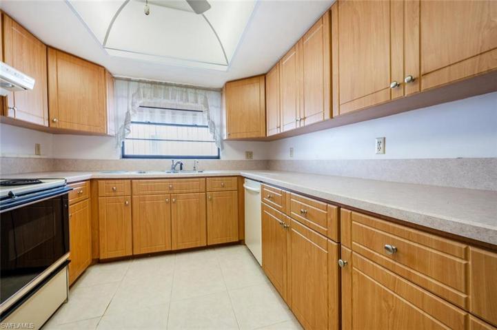 136 Fleur De Lis LN, NAPLES FL 34112