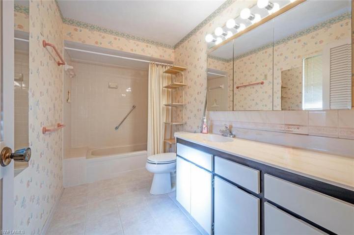 136 Fleur De Lis LN, NAPLES FL 34112