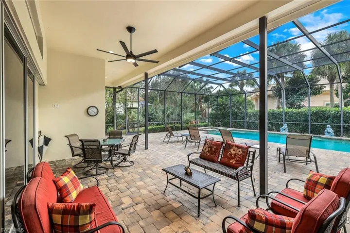 The tropical and lush greenery provides privacy!