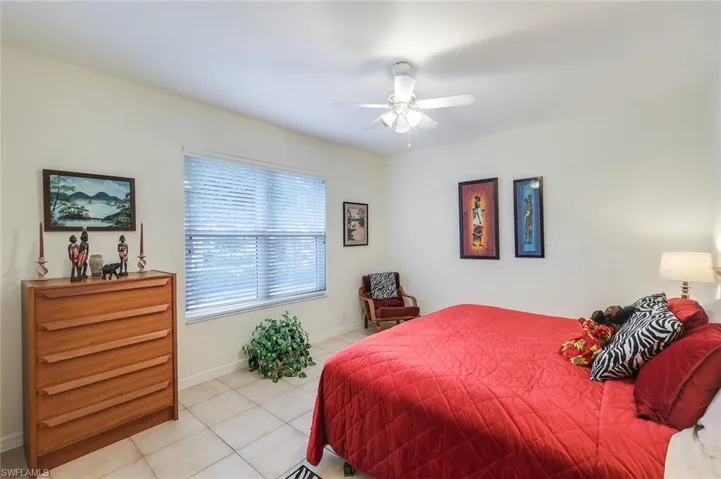 Second guest bedroom.
