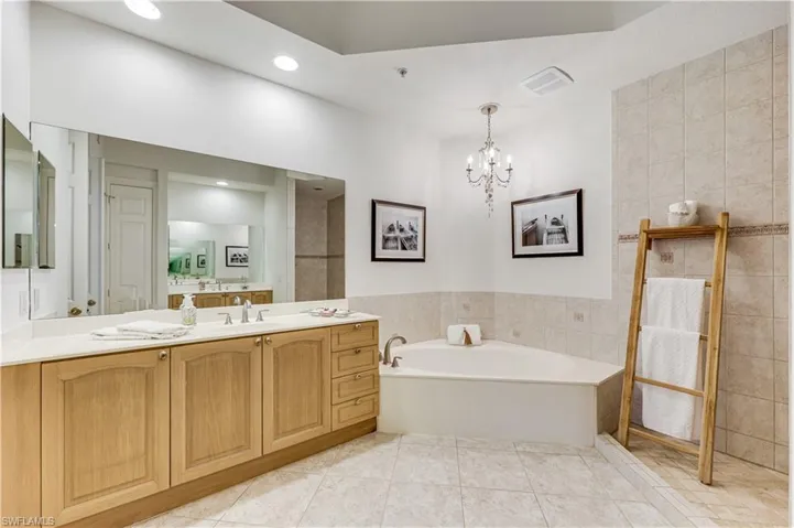 9002 Cascada Way 102, Naples, Florida 34114