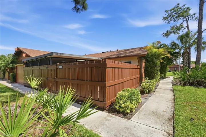 5563  Foxlake  DR, North Fort Myers, FL 33917