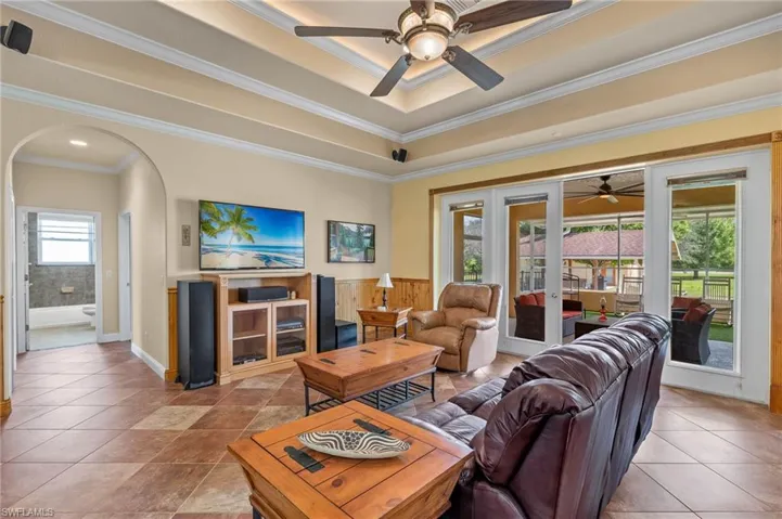 Beautiful Lanai Walkout