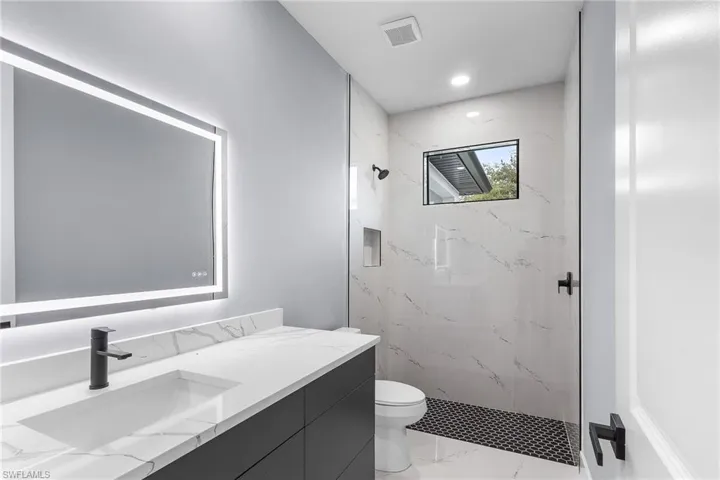 1414 Ne 18th Ave, Cape Coral, Florida 33909