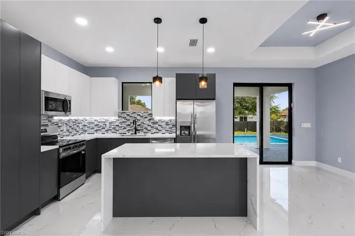 1414 Ne 18th Ave, Cape Coral, Florida 33909