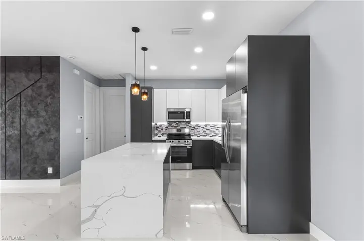 1414 Ne 18th Ave, Cape Coral, Florida 33909