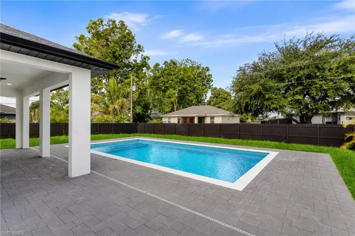 1414 Ne 18th Ave, Cape Coral, Florida 33909