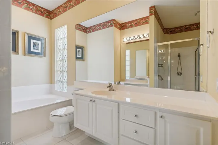 5051  Jarvis  LN, Naples, FL 34119