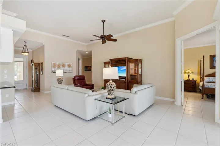 5051  Jarvis  LN, Naples, FL 34119