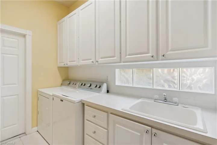 5051  Jarvis  LN, Naples, FL 34119