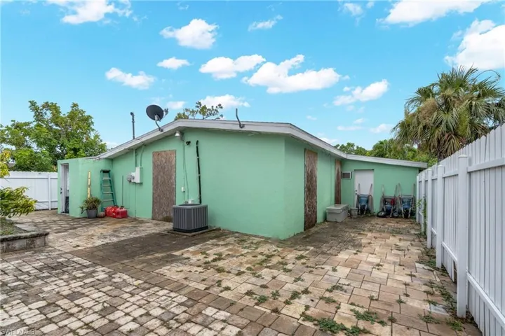 1847 Maple Dr, Fort Myers, Florida 33907