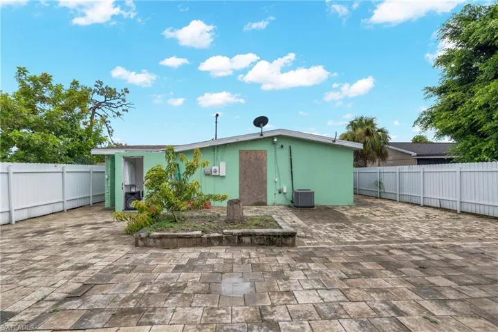 1847 Maple Dr, Fort Myers, Florida 33907