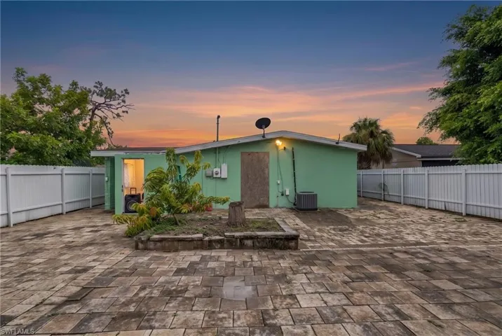 1847 Maple Dr, Fort Myers, Florida 33907