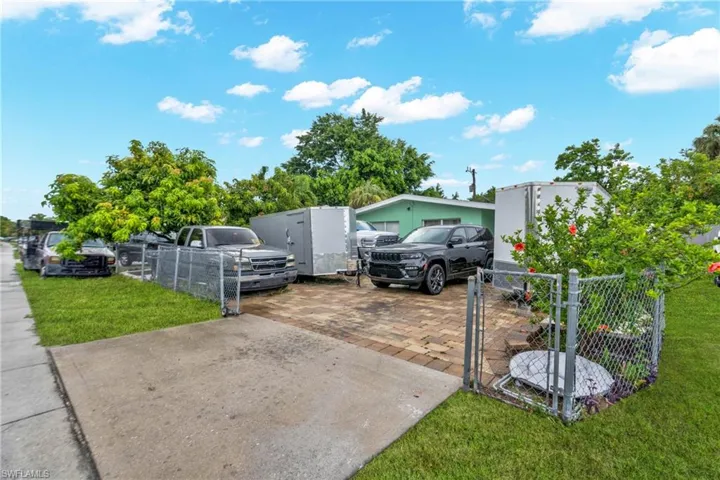 1847 Maple Dr, Fort Myers, Florida 33907