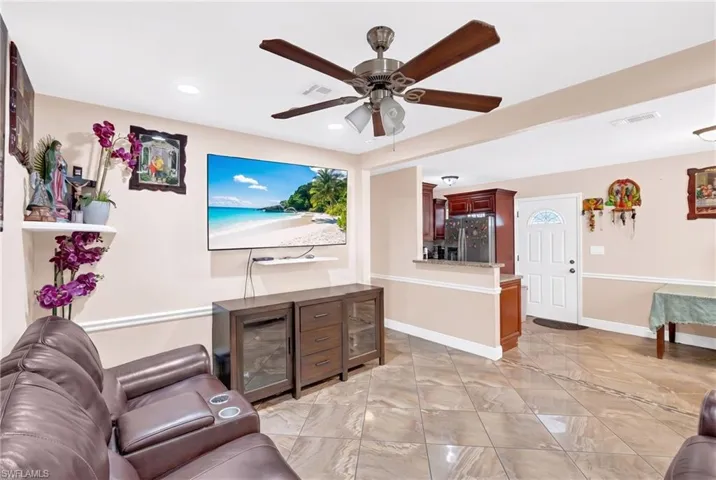 1847 Maple Dr, Fort Myers, Florida 33907