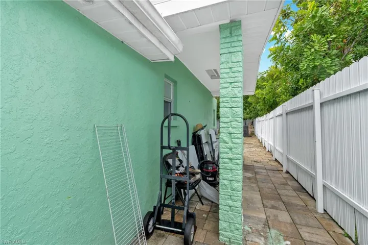 1847 Maple Dr, Fort Myers, Florida 33907
