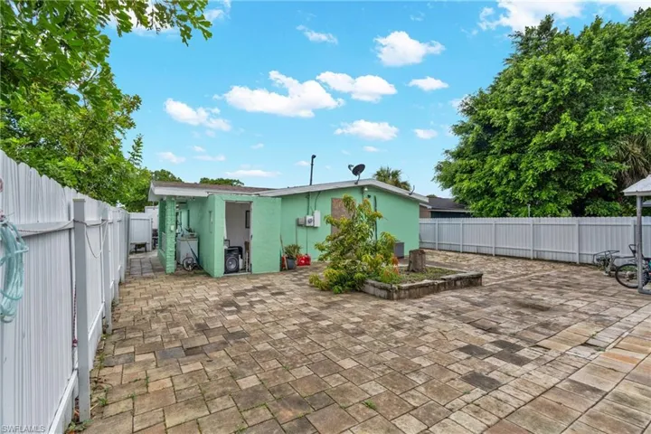 1847 Maple Dr, Fort Myers, Florida 33907