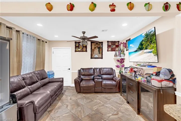 1847 Maple Dr, Fort Myers, Florida 33907