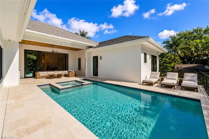 1364 Cypress Woods Dr, Naples, Florida 34103