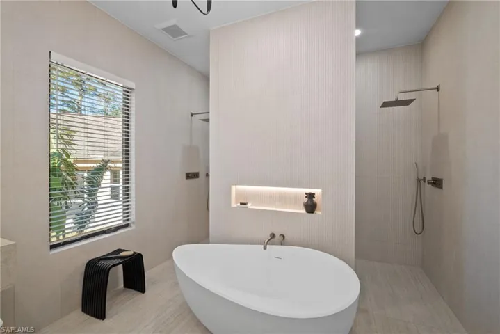 1364 Cypress Woods Dr, Naples, Florida 34103