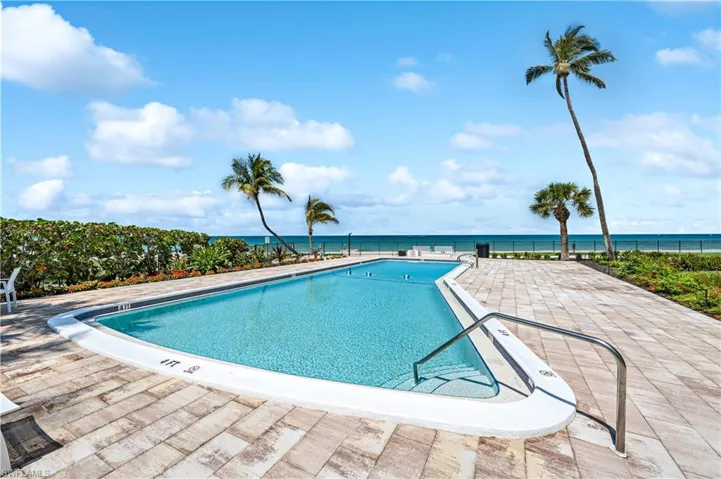 2121  Gulf Shore N BLVD, Naples, FL 34102
