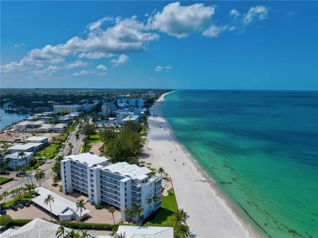 2121  Gulf Shore N BLVD, Naples, FL 34102