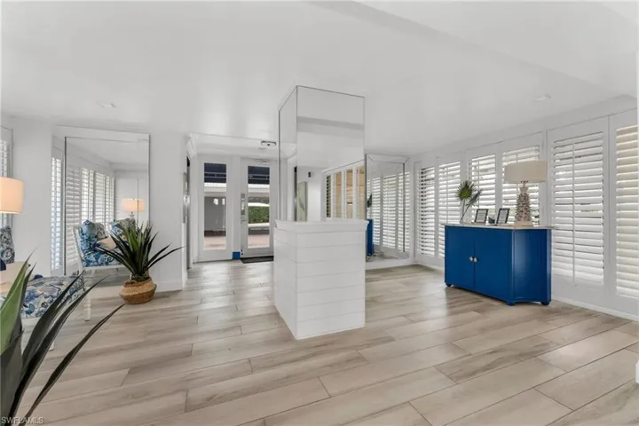 2121  Gulf Shore N BLVD, Naples, FL 34102
