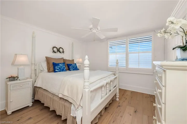 2121  Gulf Shore N BLVD, Naples, FL 34102